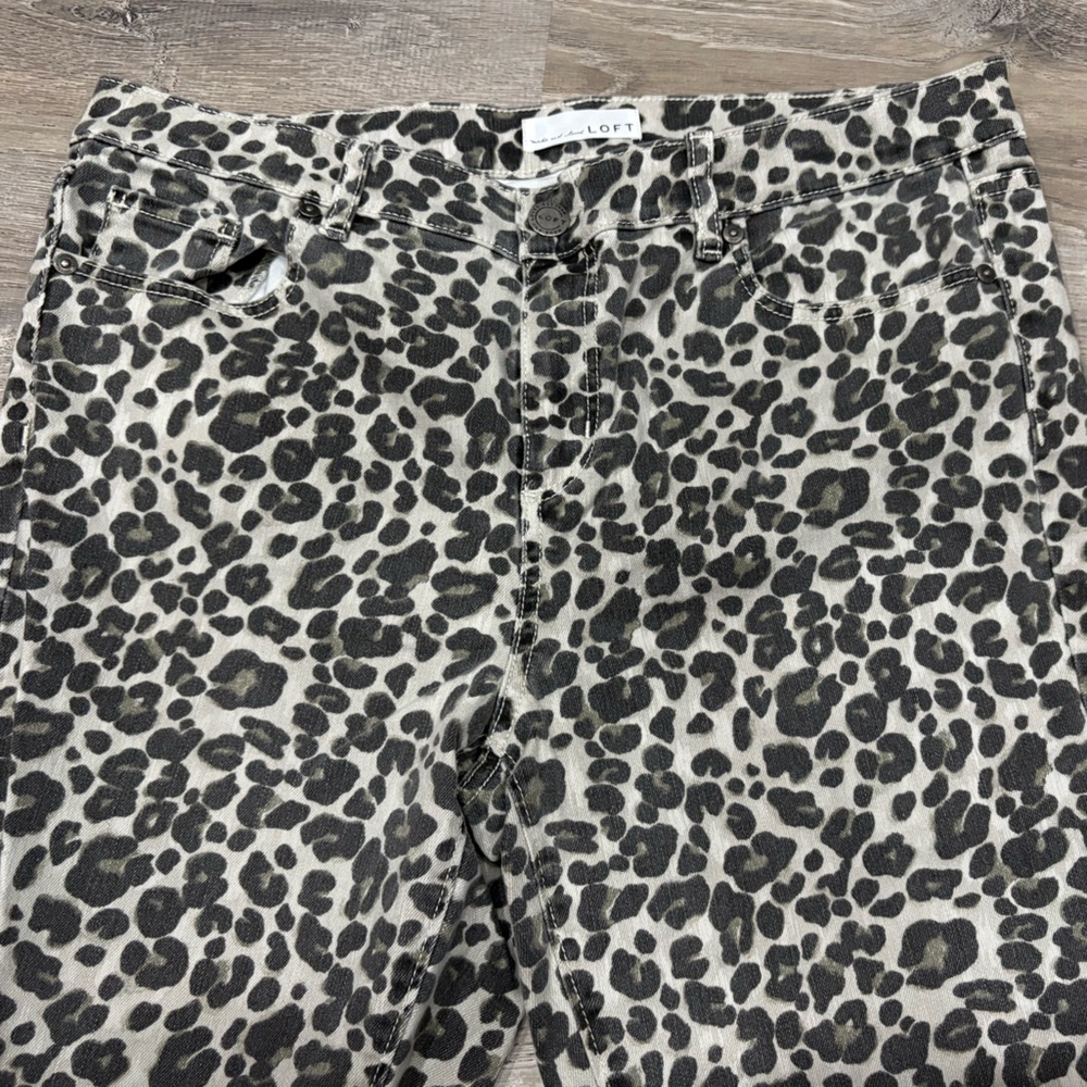 Ann Taylor. Loft. Women’s leopard print modern skinny jean. Size 30/10. - Picture 8 of 8